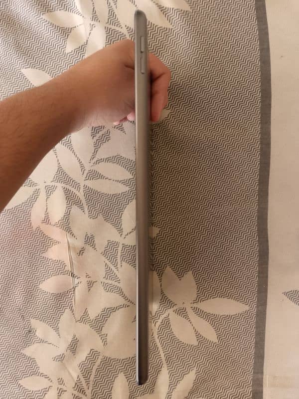 ipad 9 gen | 64 gb with box 5