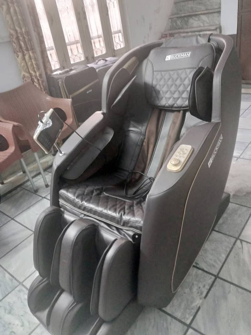 JC Buckman Massage chair 0