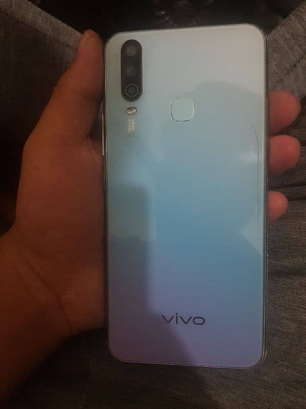 Vivo Y17 1