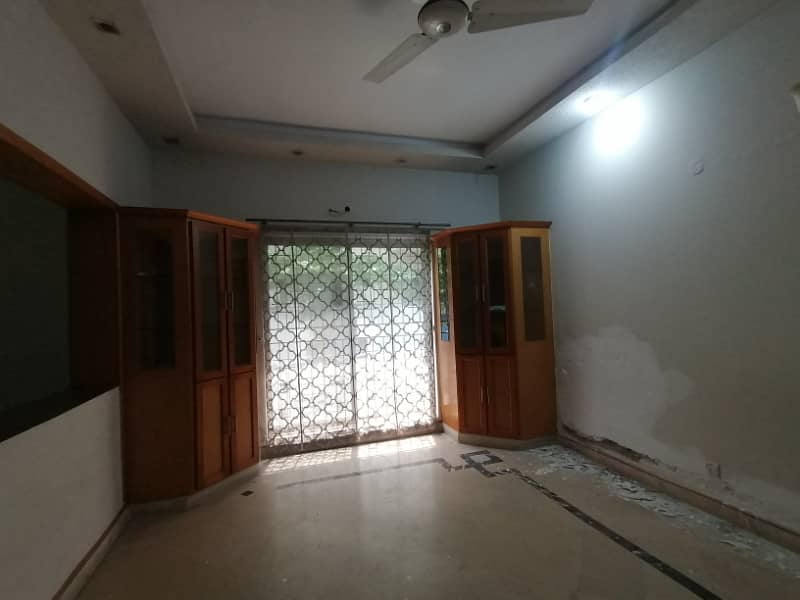 DHA 1 Kanal New Out Class Lower Portion For Rent In Phase 5 4