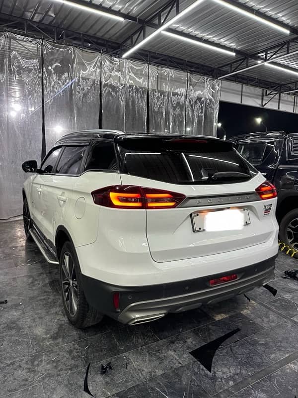 Proton X70 3