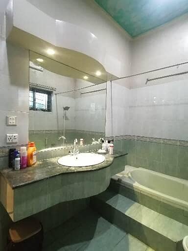 DHA 1 Kanal Facing Park Awesome Upper Portion For Rent In Phase 4 CC Block 1
