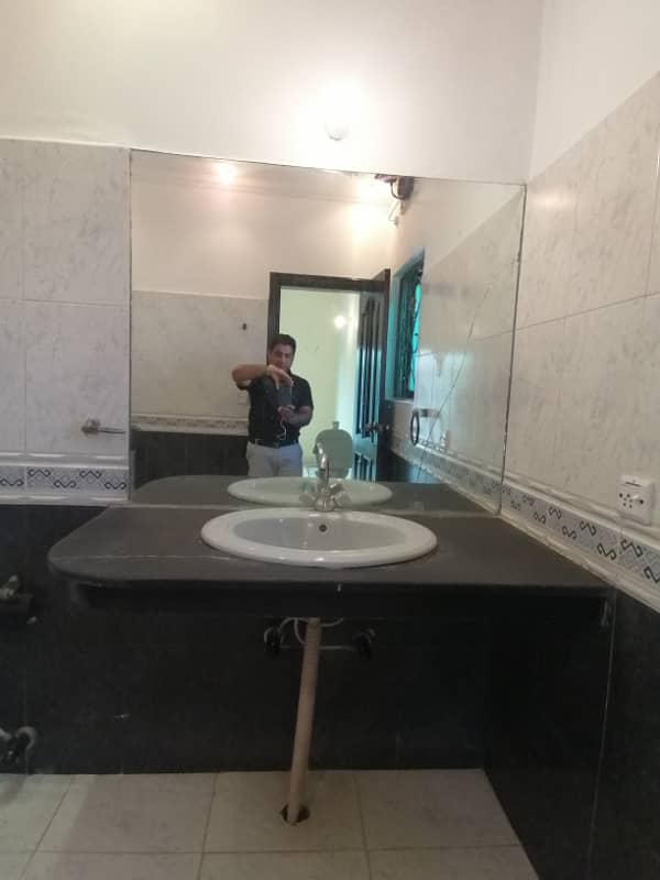 DHA 1 Kanal Facing Park Awesome Upper Portion For Rent In Phase 4 CC Block 2