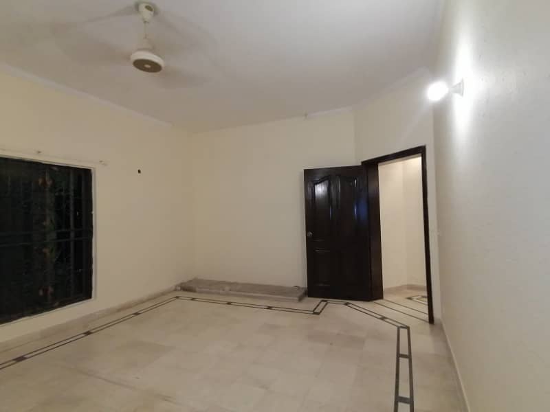 DHA 1 Kanal Facing Park Awesome Upper Portion For Rent In Phase 4 CC Block 7
