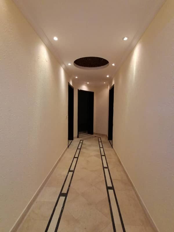 DHA 1 Kanal Facing Park Awesome Upper Portion For Rent In Phase 4 CC Block 8