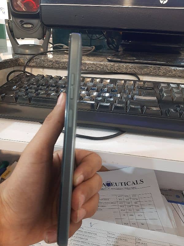 MOTROLA 5G 4/128GB. NON PTA. OPEN BOX . 2
