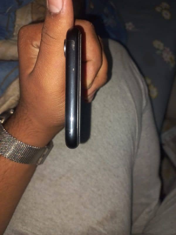 iphone XR ha 86 battery health 10/9 condition total gunnie 2
