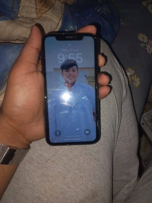 iphone XR ha 86 battery health 10/9 condition total gunnie 5