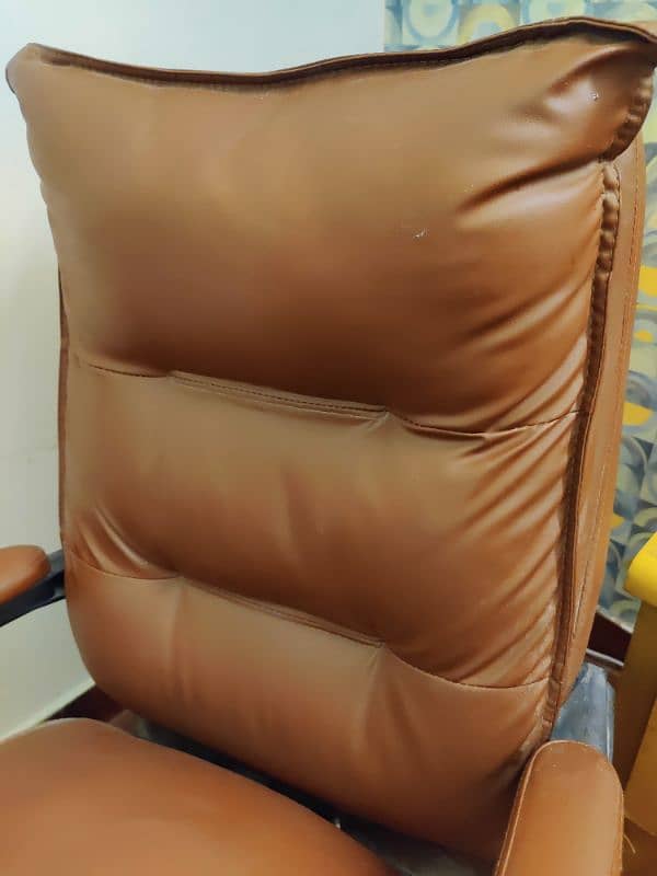 Imported Comfortable Leather Recliner Chair 9/10 6