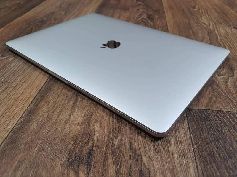 MacBook Pro 2018 with TouchBar 2