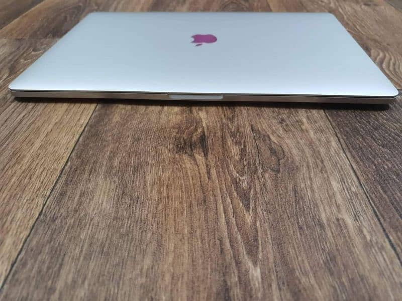 MacBook Pro 2018 with TouchBar 5