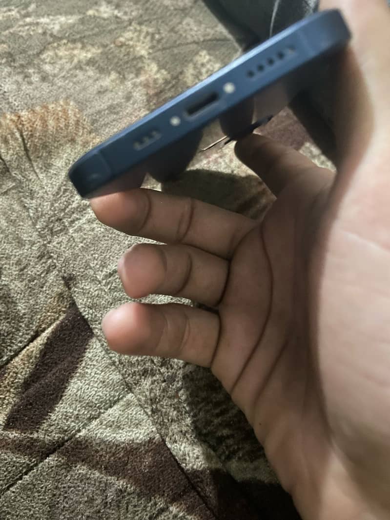 iPhone 12 4