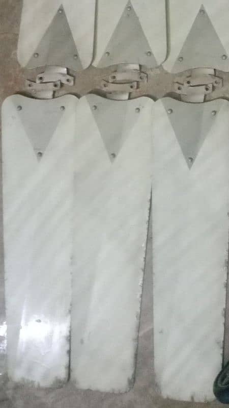 ceiling fane ok condition 1