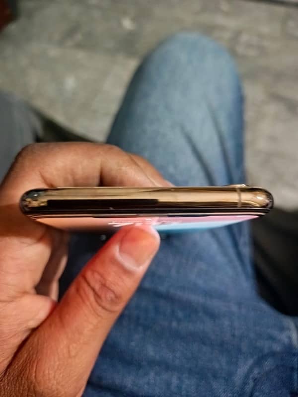 iphone xs max 10/8 condition. with box pta aproved dual sims 2
