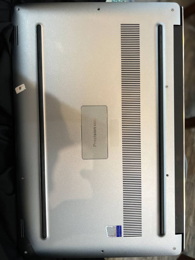 Dell Precision 5520 - WorkStation 2