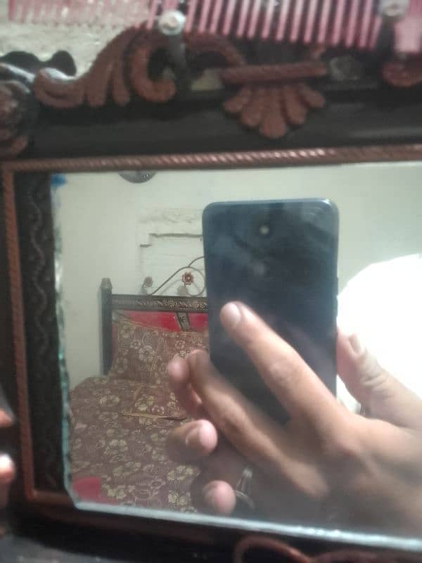 itel A60 4+4 128 gb box ha charge nhi ha all ok ha 0