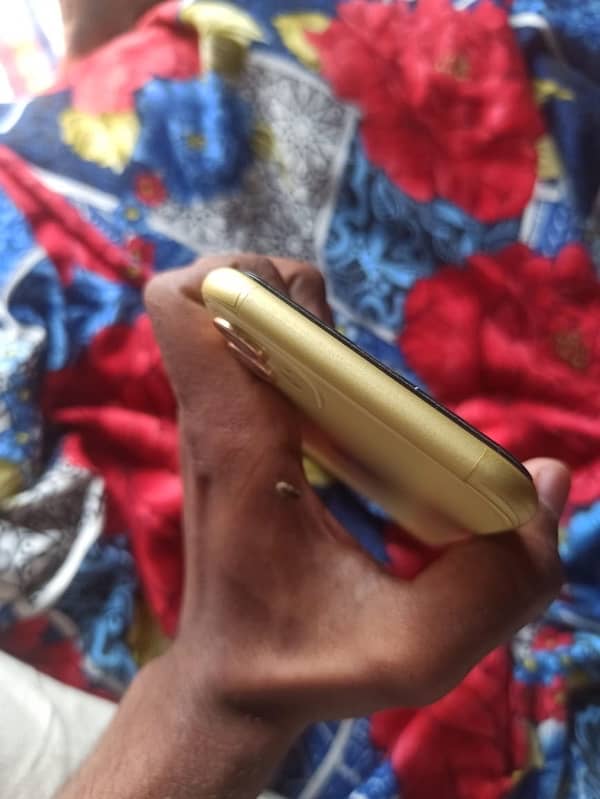 iphone 11 | 10/10 Condition | Lush Phone. 4