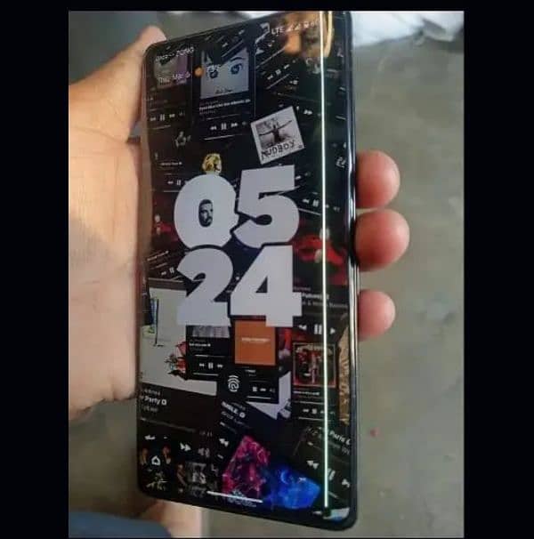 google Pixel 7 pro pta approved . thin line as shown in pics. 0