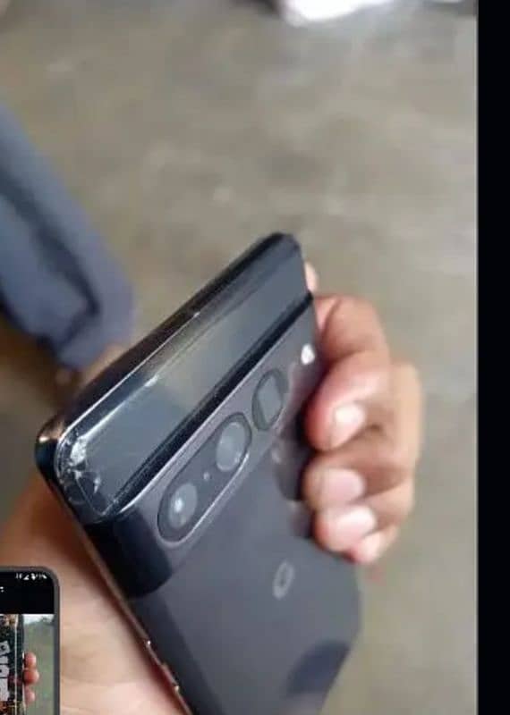 google Pixel 7 pro pta approved . thin line as shown in pics. 1