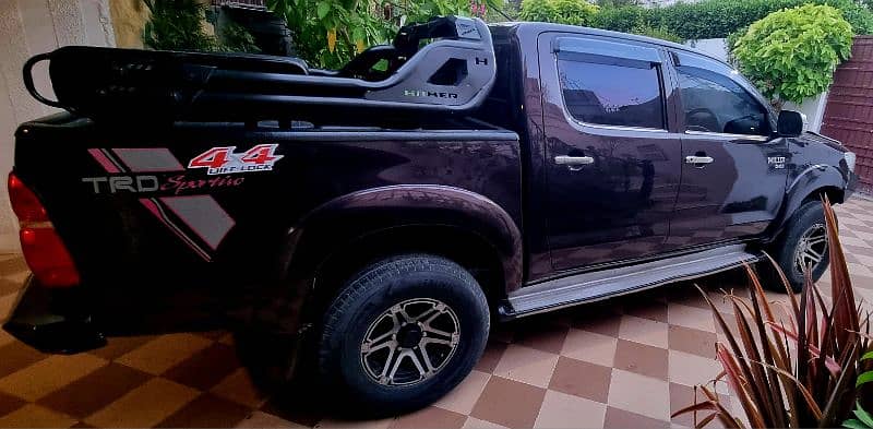 Toyota Hilux Vigo Champ G 2014 1st owner manual 8