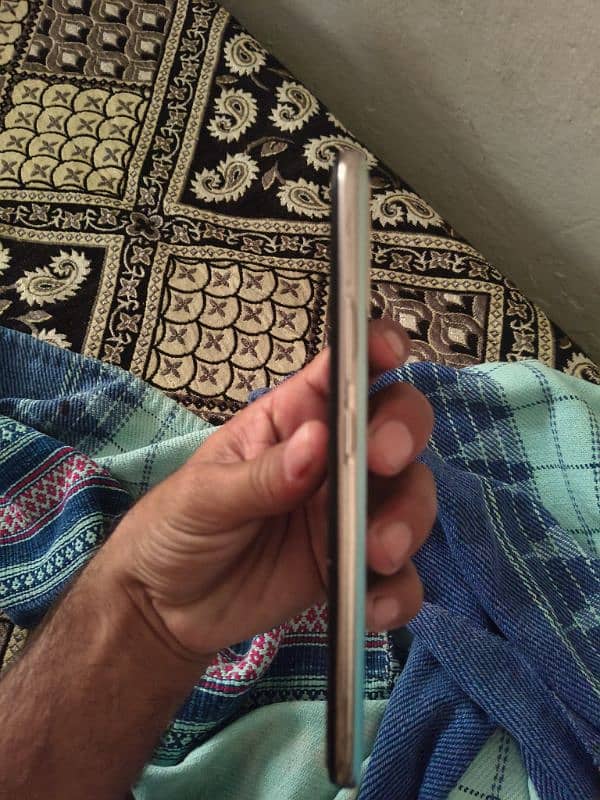 10 by 10 condition just a mobile no head phon no charger no box 2