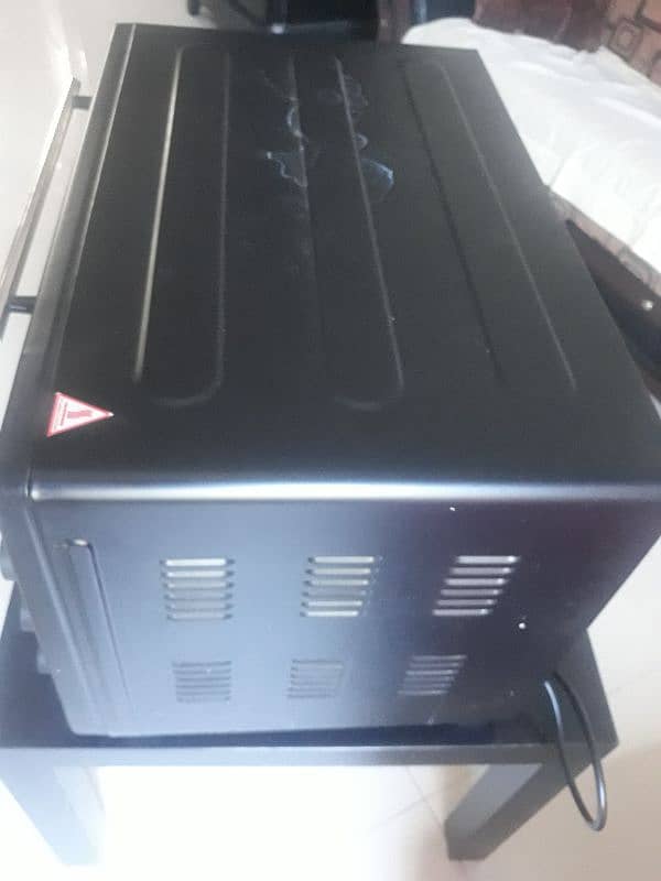MICROWAVE OVEN AVAILABLE FOR SALE IN SOAN GARDEN ISLAMABAD 3