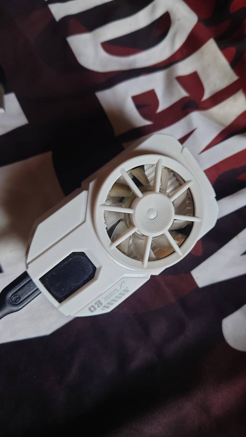 Memo DL-A3 Cooling Fan for All Mobiles 1