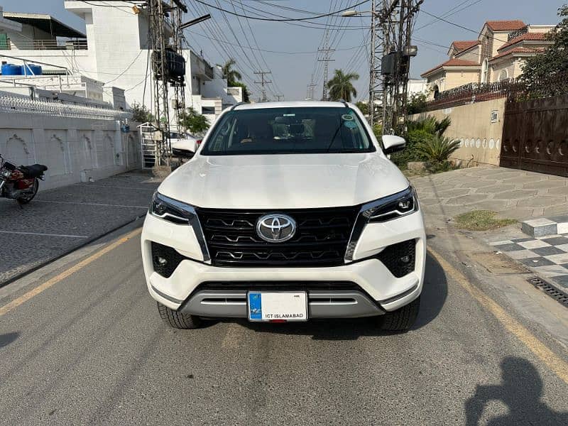 Toyota Fortuner V (Up-Specs)2022 0