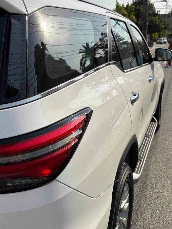 Toyota Fortuner V (Up-Specs)2022 3