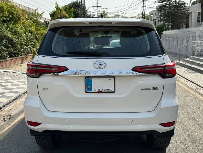 Toyota Fortuner V (Up-Specs)2022 5