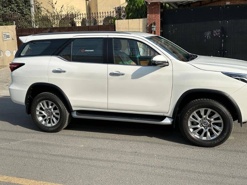 Toyota Fortuner V (Up-Specs)2022 9