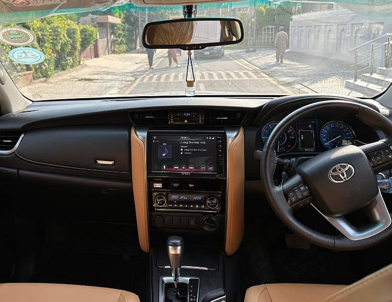 Toyota Fortuner V (Up-Specs)2022 14