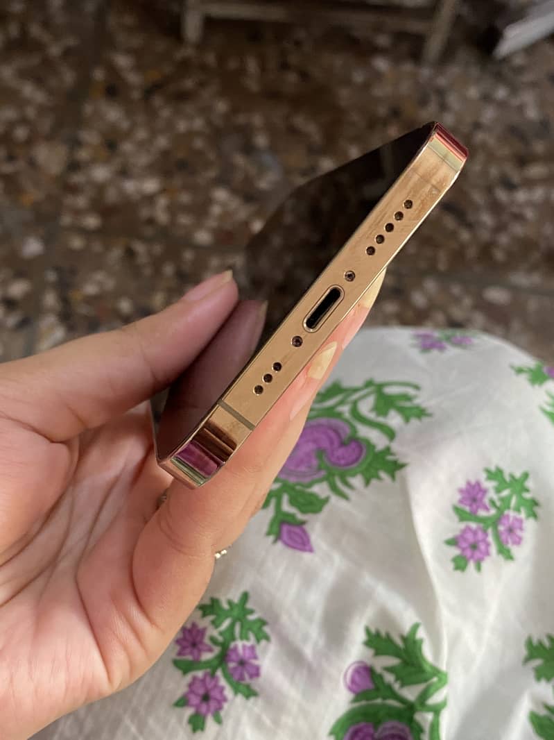 iPhone 12 Pro gold colour 128 gb JV 5
