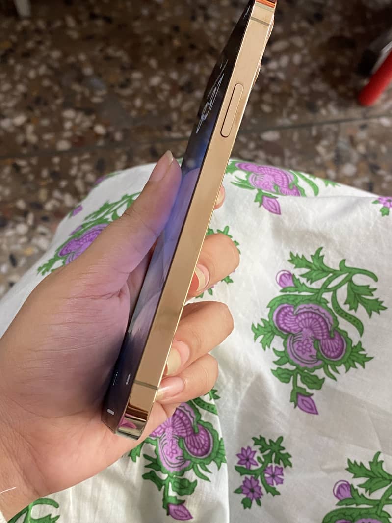 iPhone 12 Pro gold colour 128 gb JV 8
