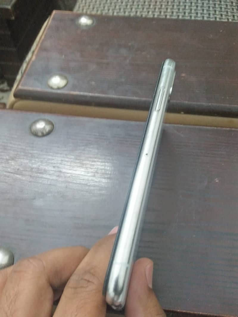 Apple iPhone X 3