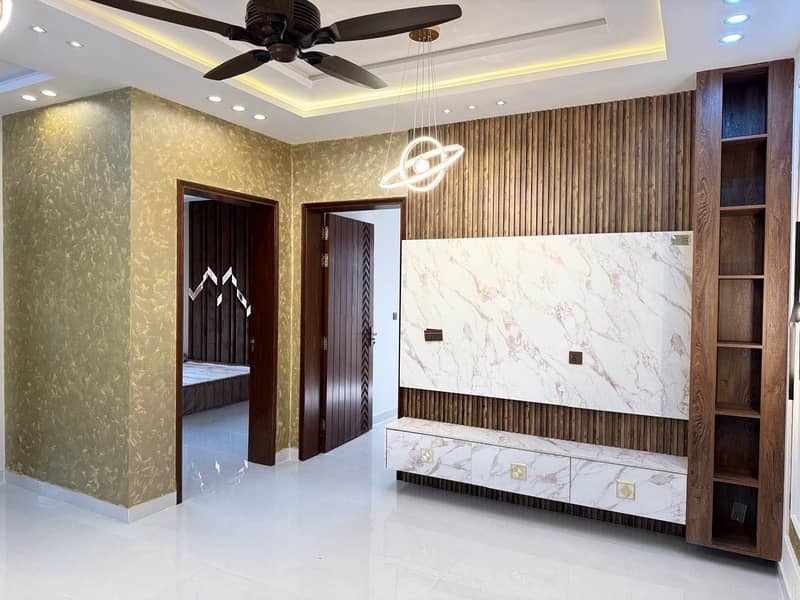 BRAND NEW HOUSE 10 MARLA NEAR FAMILY PARK AVAILABLE FOR SALE IN BAHRIA ORCHARD LAHORE 14