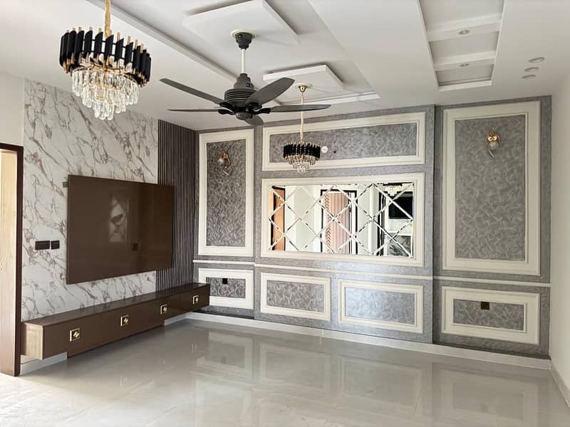 BRAND NEW HOUSE 10 MARLA NEAR FAMILY PARK AVAILABLE FOR SALE IN BAHRIA ORCHARD LAHORE 40
