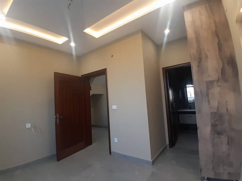 MODERN DESIGN BRAND NEW HOUSE 5 MARLA AVAILABLE FOR SALE IN PHASE ONE BAHRIA ORCHARD 7
