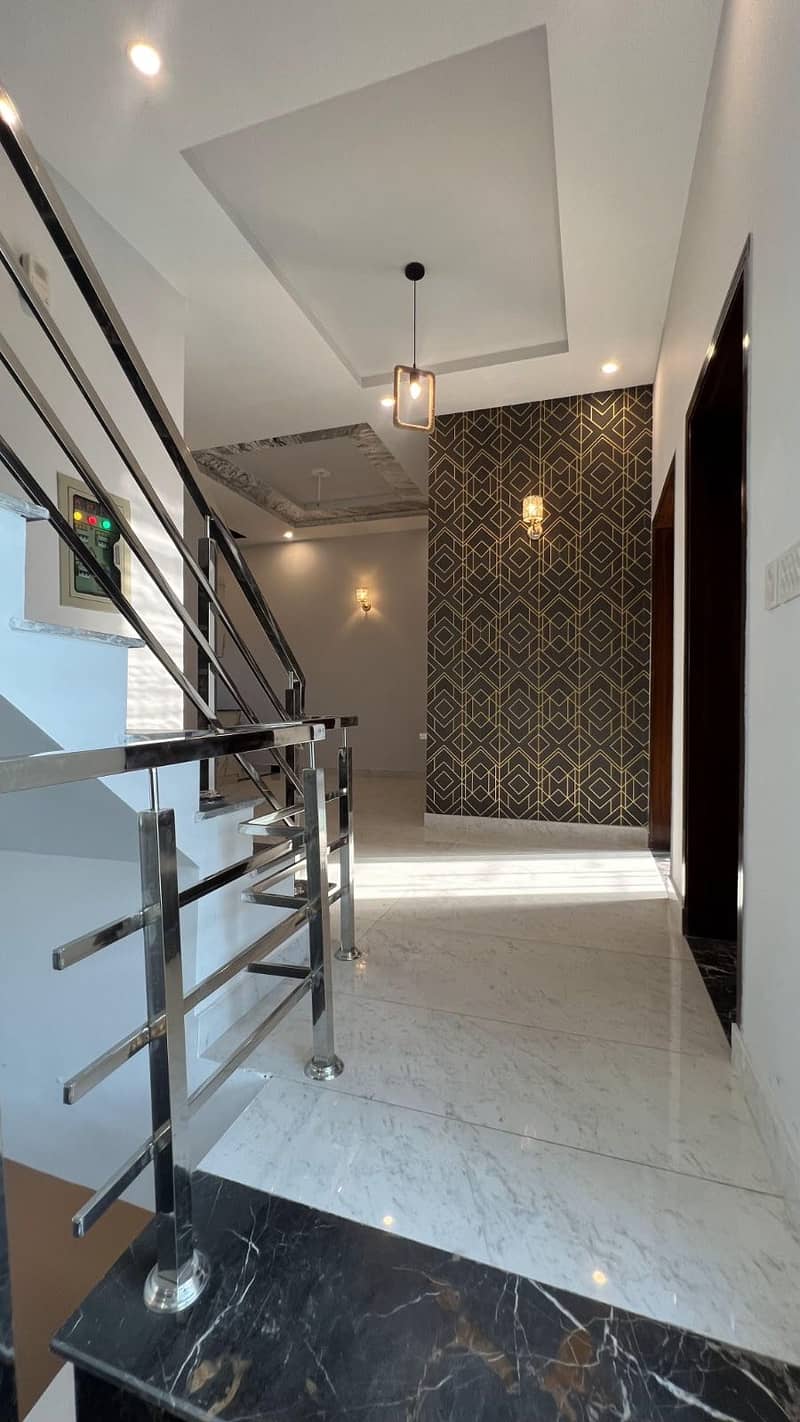 BRAND NEW HOUSE 5 MARLA AVAILABLE FOR SALE AT SUPPER LOCATION IN BAHRIA ORCHARD LAHORE 14
