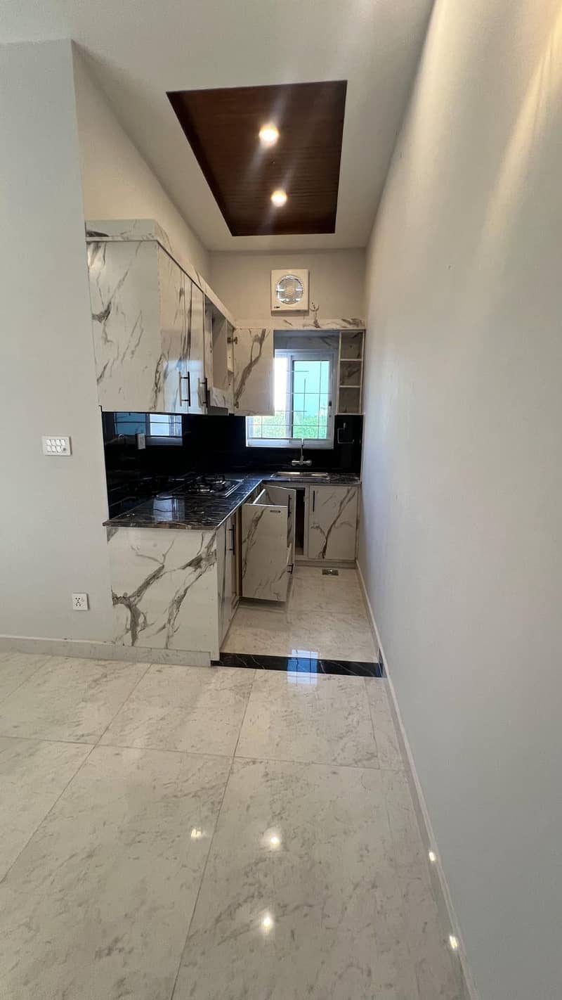 BRAND NEW HOUSE 5 MARLA AVAILABLE FOR SALE AT SUPPER LOCATION IN BAHRIA ORCHARD LAHORE 15