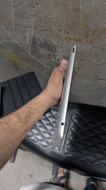 apple tablet gen4 2
