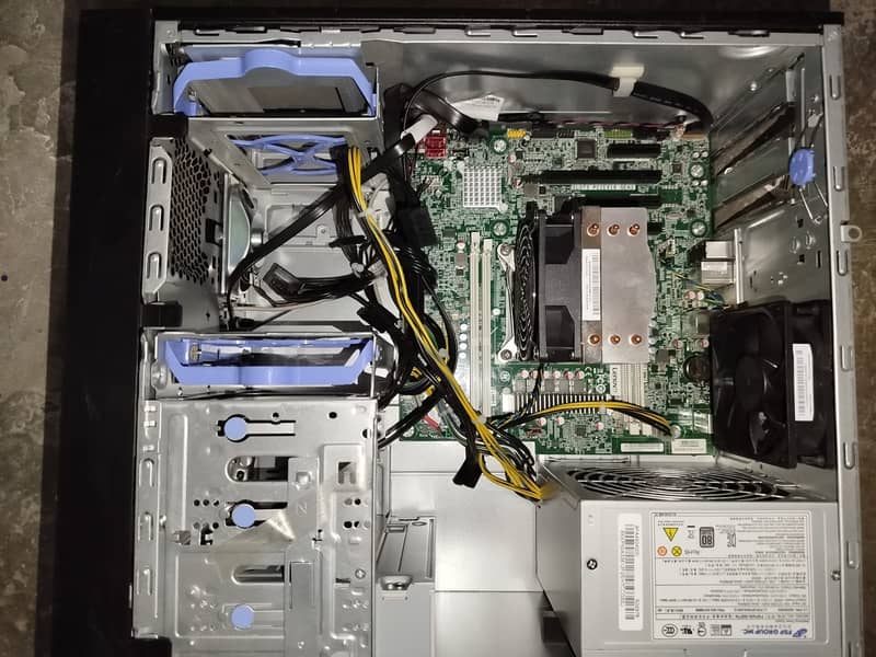 Lenovo P410 / E5 1650 V4 / 16GB DDR4 / 500GB Hard / NVS 510 2GB 4