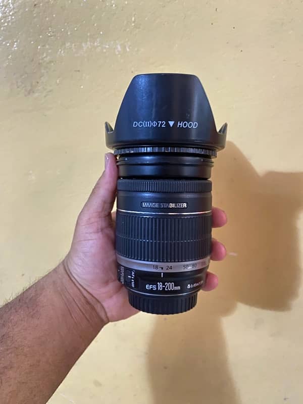Canon 18-200mm image stablizer lens in new condition 1