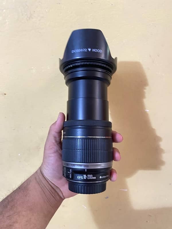 Canon 18-200mm image stablizer lens in new condition 2