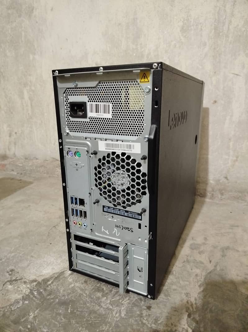 Lenovo P520C / W 2133 / 16GB DDR4 / 500GB HDD / NVS 510 2GB 1