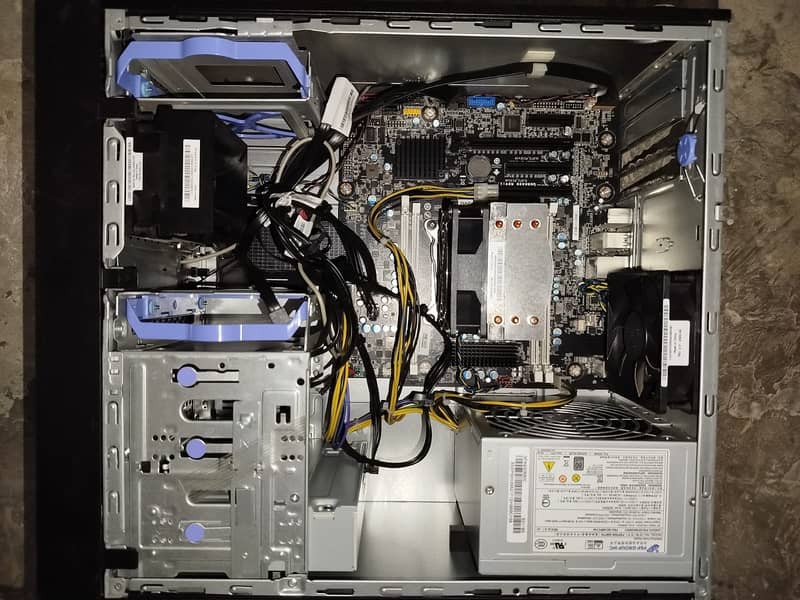 Lenovo P520C / W 2133 / 16GB DDR4 / 500GB HDD / NVS 510 2GB 4