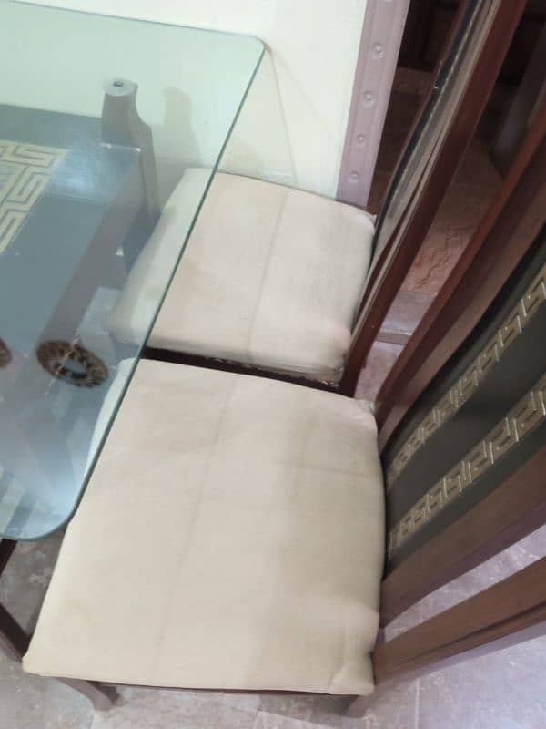 Dinning table with mirror. 6 chairs 4