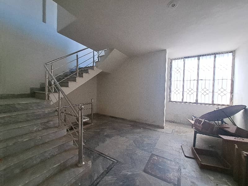 Family Flat separate Electricity and Gas Water bore & tanker 4