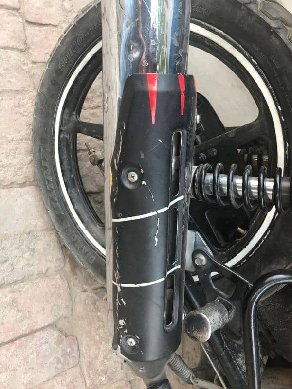 YBR 125 Silencer. original 2017 model urgent for sale 0