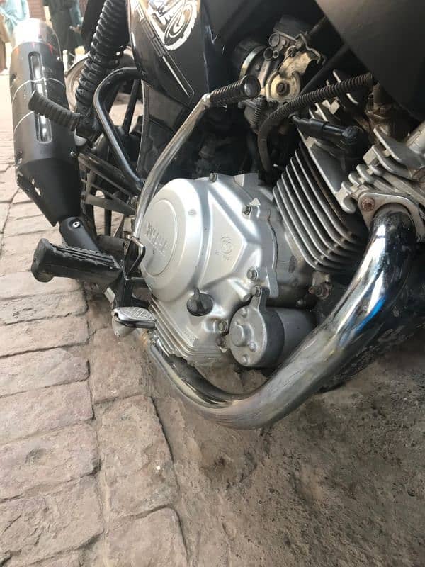 YBR 125 Silencer. original 2017 model urgent for sale 2